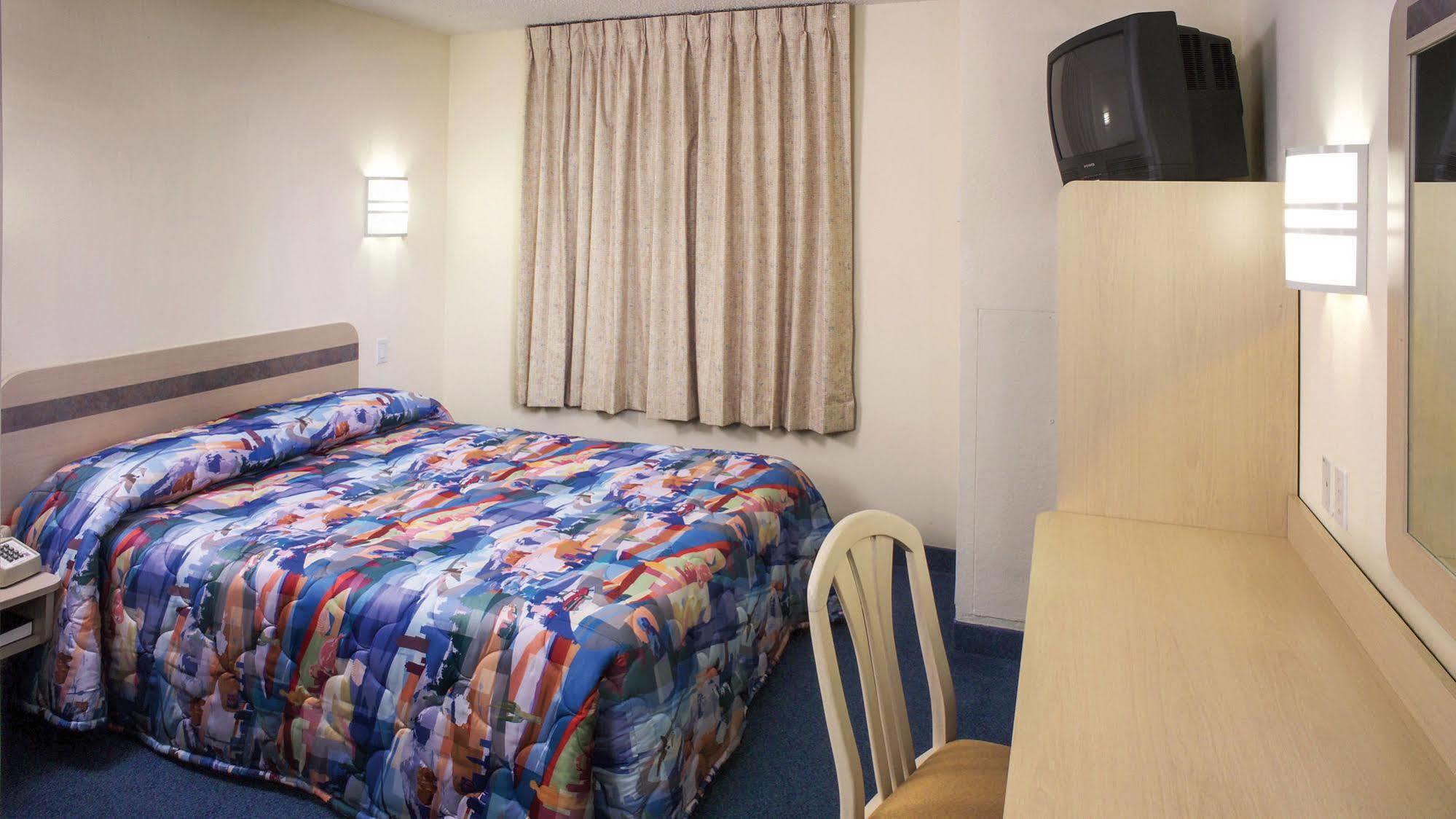 Motel 6-Holyoke, Ma Westfield Exterior photo